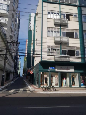 Edifício Quadra mar, pe na areia a 150 metros saída rua reta ilha, Balneário Camboriú